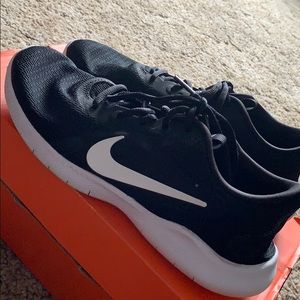 Nike Flex Experience Shoes🤍🖤